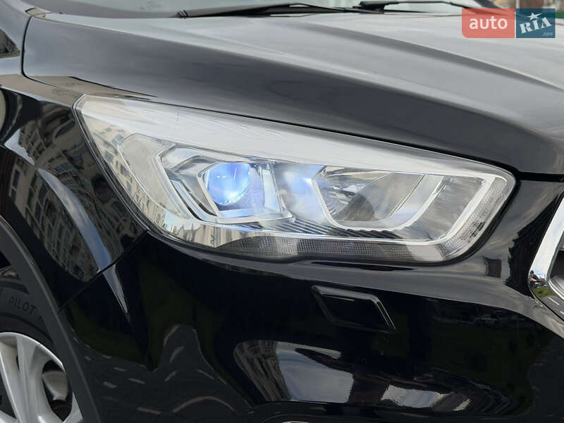 Позашляховик / Кросовер Ford Kuga 2019 в Ужгороді