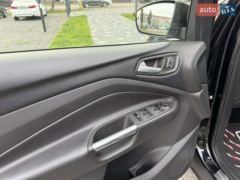 Позашляховик / Кросовер Ford Kuga 2019 в Ужгороді