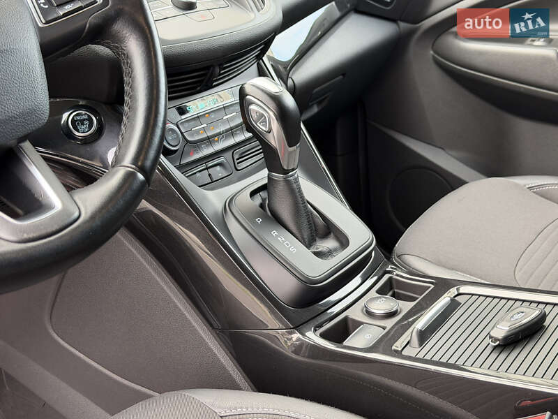 Позашляховик / Кросовер Ford Kuga 2019 в Ужгороді