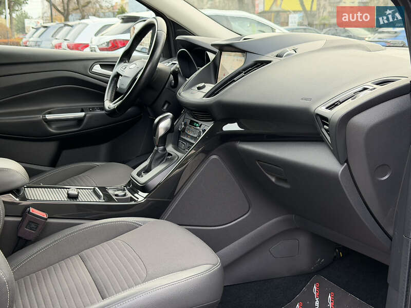 Позашляховик / Кросовер Ford Kuga 2019 в Ужгороді