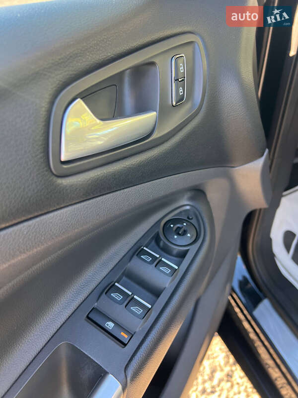 Позашляховик / Кросовер Ford Kuga 2014 в Києві