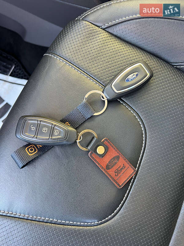Позашляховик / Кросовер Ford Kuga 2014 в Києві