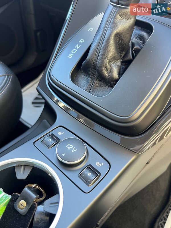 Позашляховик / Кросовер Ford Kuga 2014 в Києві