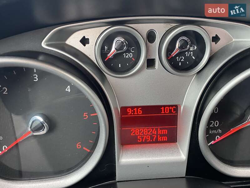 Внедорожник / Кроссовер Ford Kuga 2011 в Краснограде