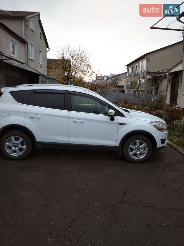 Позашляховик / Кросовер Ford Kuga 2012 в Волочиську