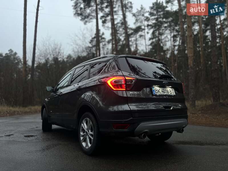 Внедорожник / Кроссовер Ford Kuga 2016 в Киеве