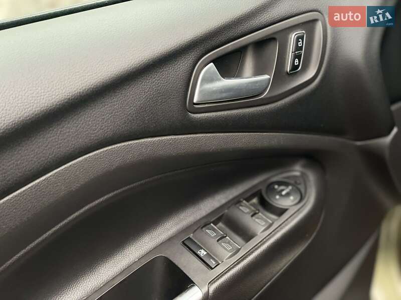 Внедорожник / Кроссовер Ford Kuga 2013 в Днепре