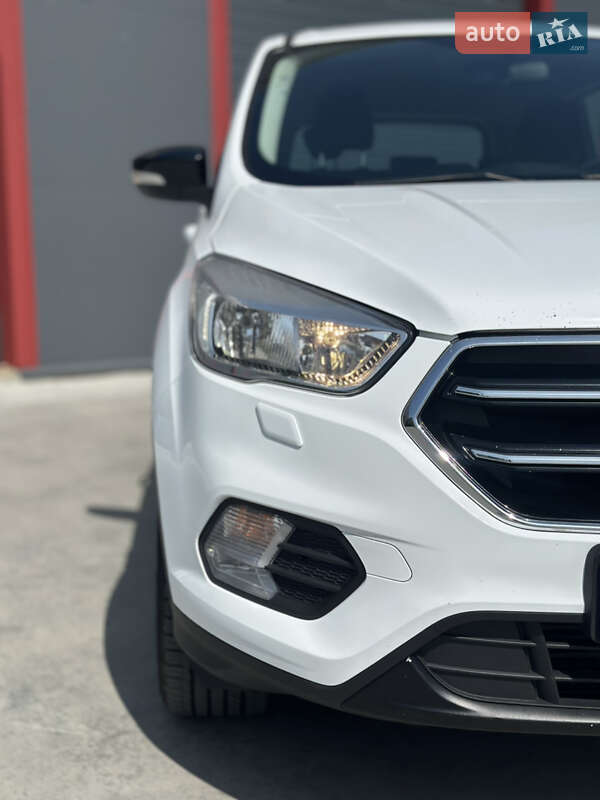 Позашляховик / Кросовер Ford Kuga 2017 в Борисполі
