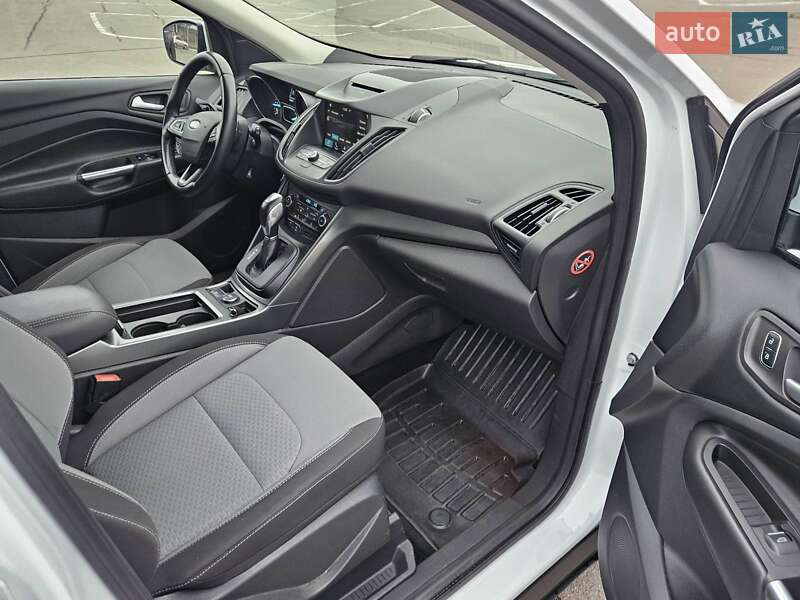 Внедорожник / Кроссовер Ford Kuga 2016 в Днепре фото 27 Внедорожник / Кроссовер Ford Kuga 2016 в Днепре