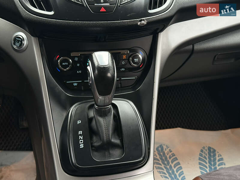 Позашляховик / Кросовер Ford Kuga 2015 в Тячеві