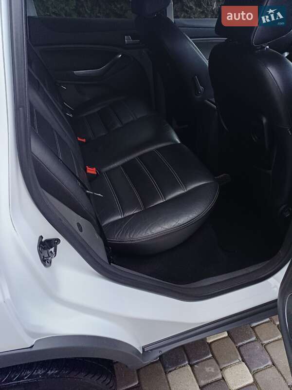 Позашляховик / Кросовер Ford Kuga 2012 в Чернівцях