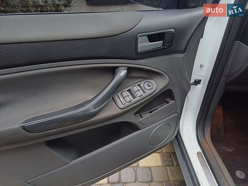 Позашляховик / Кросовер Ford Kuga 2012 в Чернівцях