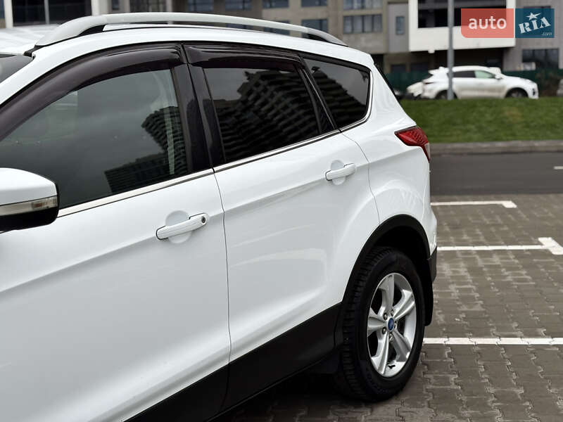 Позашляховик / Кросовер Ford Kuga 2016 в Києві