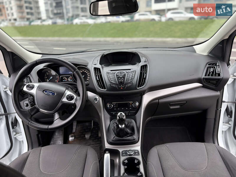 Позашляховик / Кросовер Ford Kuga 2016 в Києві