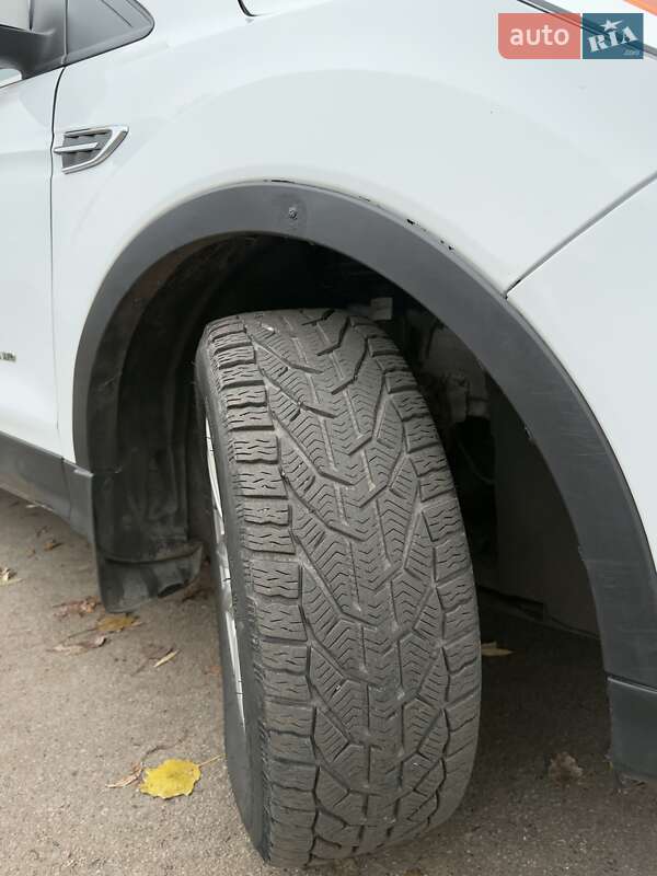 Позашляховик / Кросовер Ford Kuga 2016 в Києві