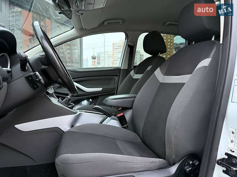 Позашляховик / Кросовер Ford Kuga 2012 в Києві