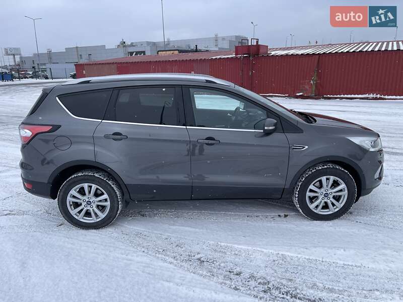 Позашляховик / Кросовер Ford Kuga 2018 в Києві
