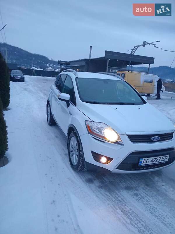 Внедорожник / Кроссовер Ford Kuga 2012 в Хусте