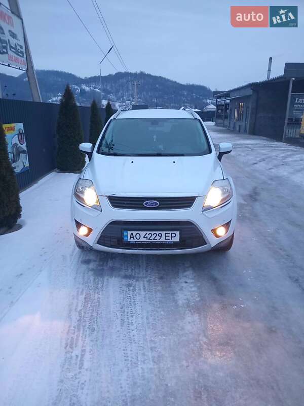 Внедорожник / Кроссовер Ford Kuga 2012 в Хусте