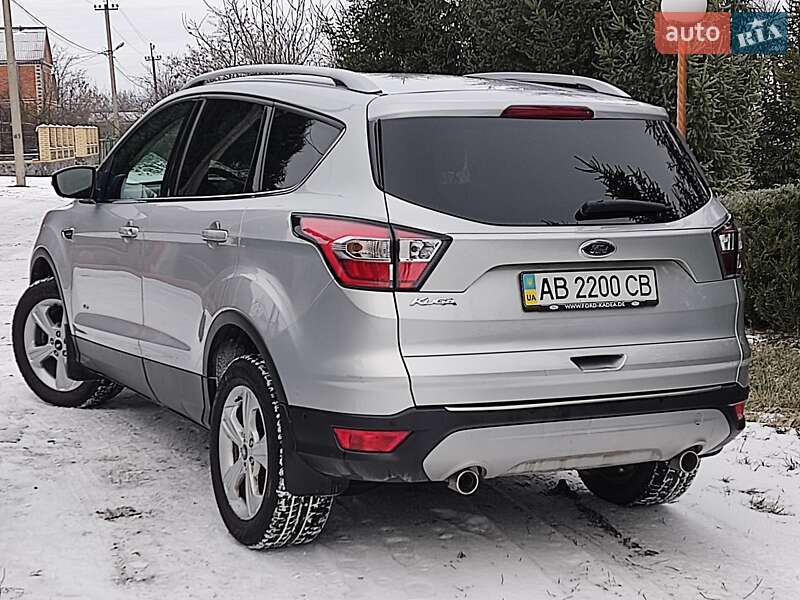 Позашляховик / Кросовер Ford Kuga 2016 в Чечельнику