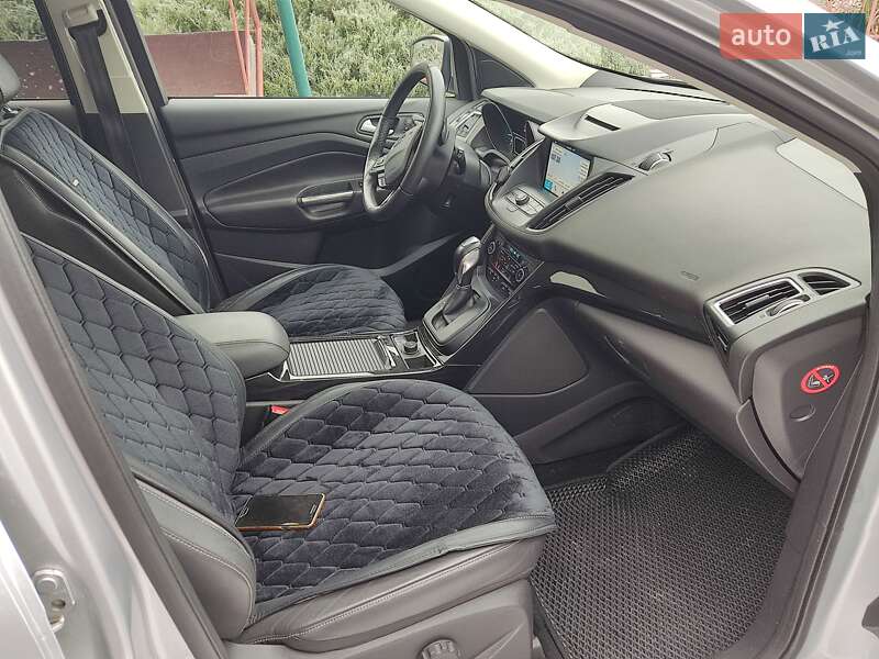 Позашляховик / Кросовер Ford Kuga 2016 в Чечельнику