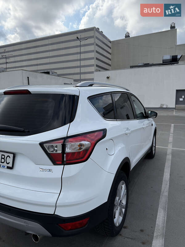 Внедорожник / Кроссовер Ford Kuga 2019 в Киеве