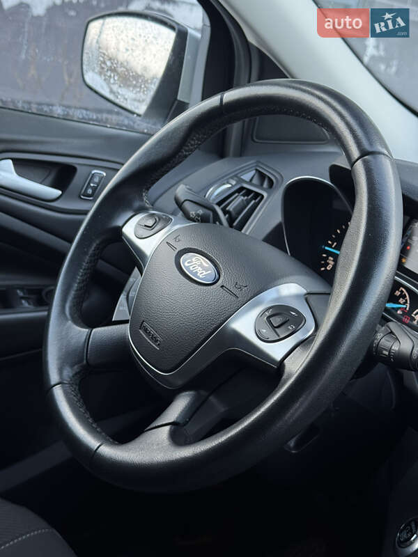 Внедорожник / Кроссовер Ford Kuga 2016 в Львове