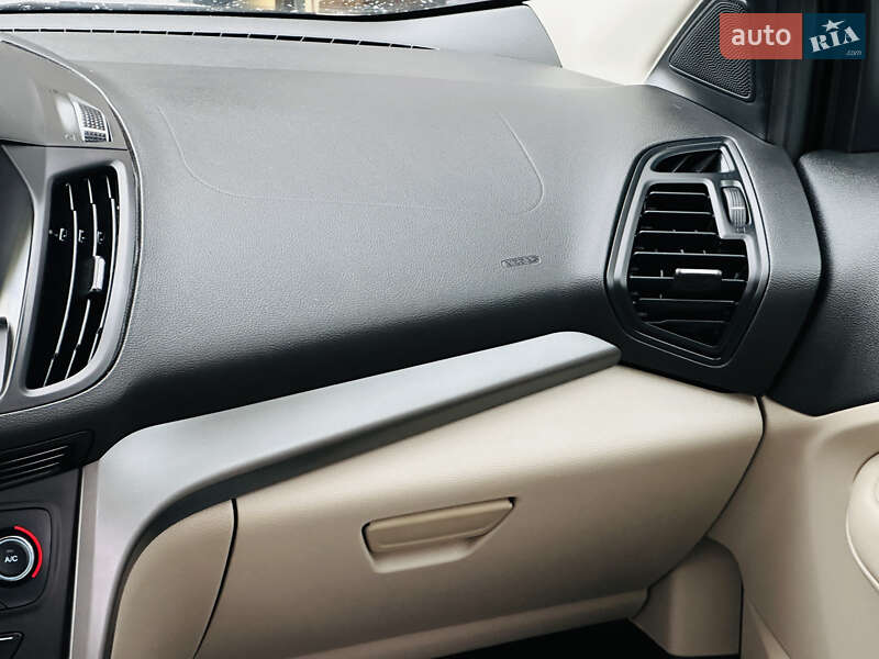 Внедорожник / Кроссовер Ford Kuga 2016 в Харькове