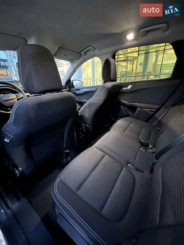 Внедорожник / Кроссовер Ford Kuga 2020 в Киеве