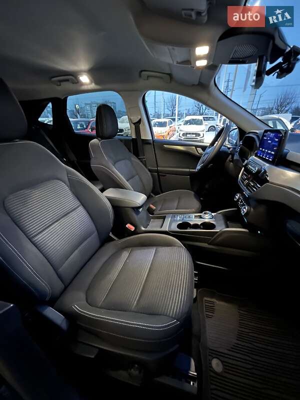 Внедорожник / Кроссовер Ford Kuga 2020 в Киеве