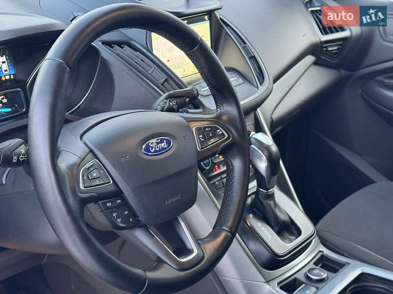 Внедорожник / Кроссовер Ford Kuga 2019 в Ровно