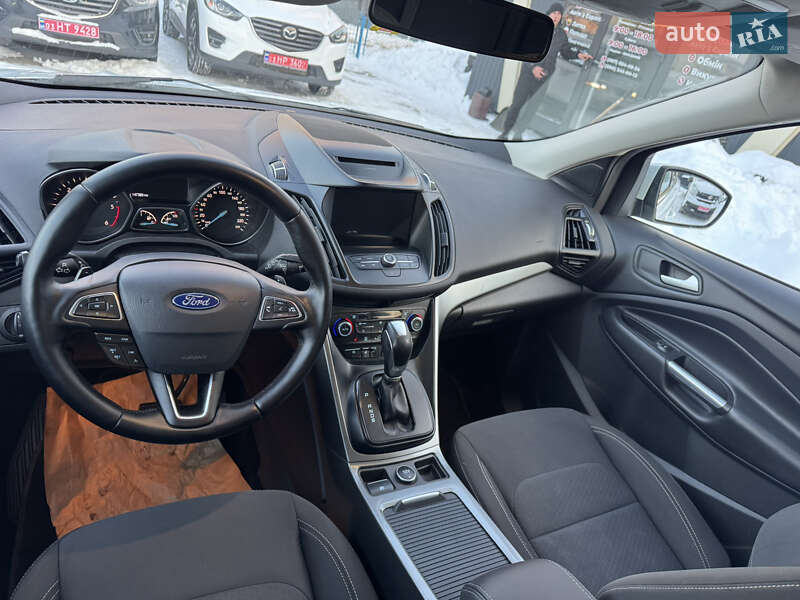 Внедорожник / Кроссовер Ford Kuga 2019 в Ровно