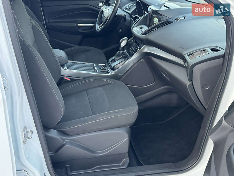 Внедорожник / Кроссовер Ford Kuga 2019 в Ровно