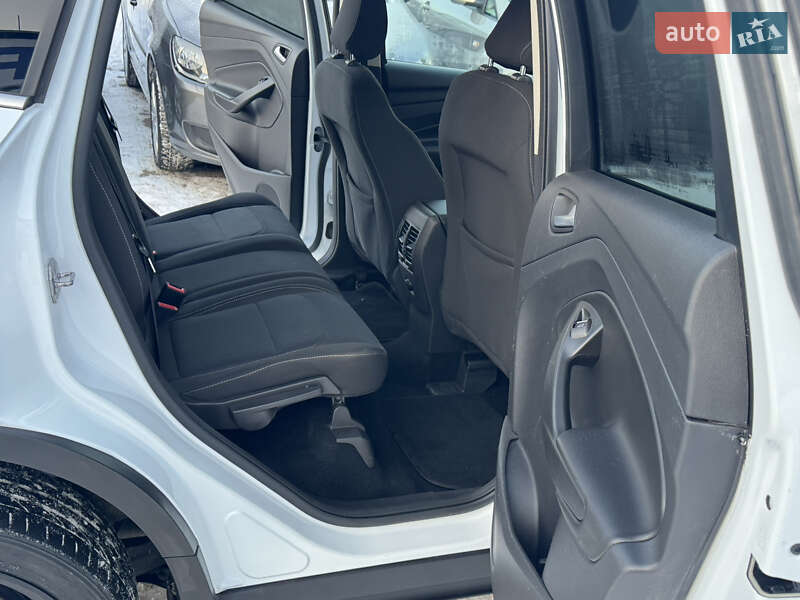 Внедорожник / Кроссовер Ford Kuga 2019 в Ровно