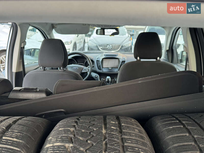 Внедорожник / Кроссовер Ford Kuga 2019 в Ровно