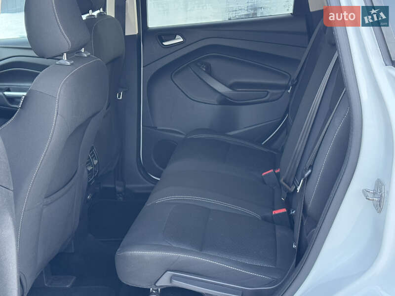 Внедорожник / Кроссовер Ford Kuga 2019 в Ровно