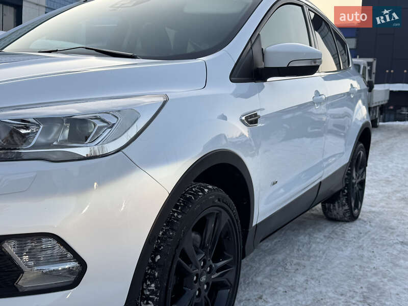 Внедорожник / Кроссовер Ford Kuga 2019 в Ровно