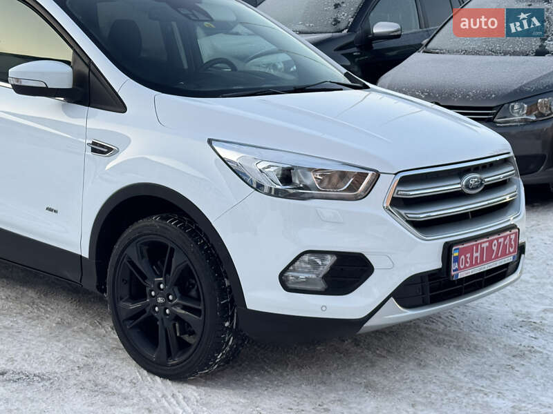 Внедорожник / Кроссовер Ford Kuga 2019 в Ровно