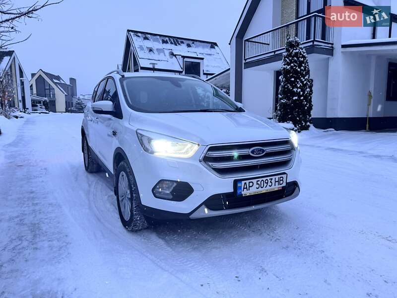 Позашляховик / Кросовер Ford Kuga 2019 в Києві