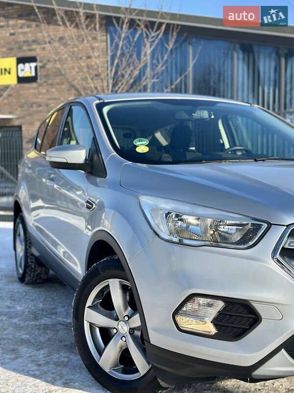 Внедорожник / Кроссовер Ford Kuga 2017 в Виннице