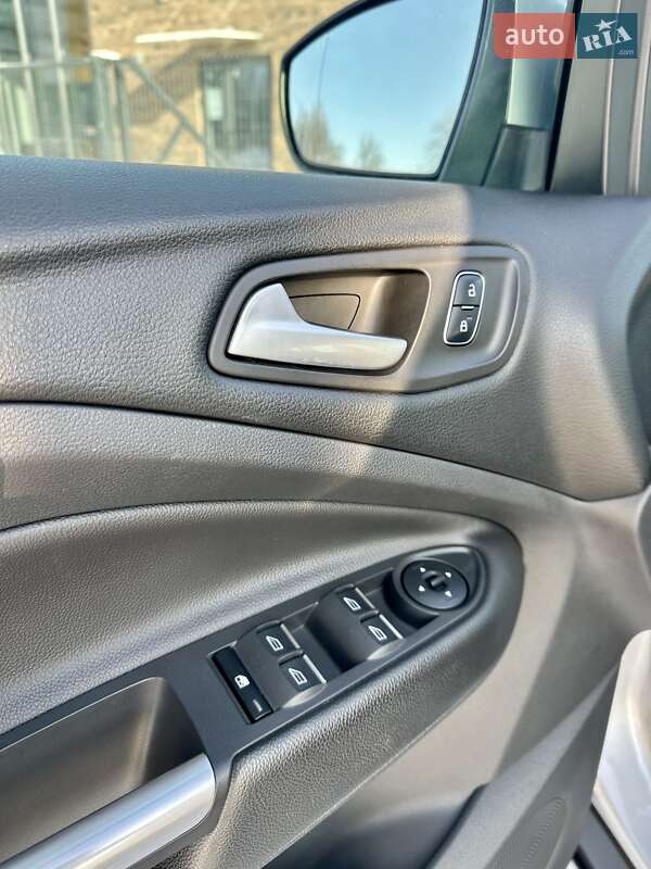 Внедорожник / Кроссовер Ford Kuga 2017 в Виннице