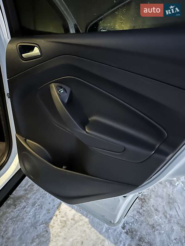 Внедорожник / Кроссовер Ford Kuga 2017 в Львове