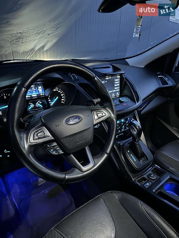Внедорожник / Кроссовер Ford Kuga 2017 в Львове