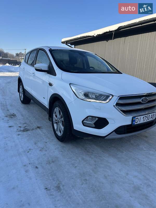 Внедорожник / Кроссовер Ford Kuga 2017 в Львове