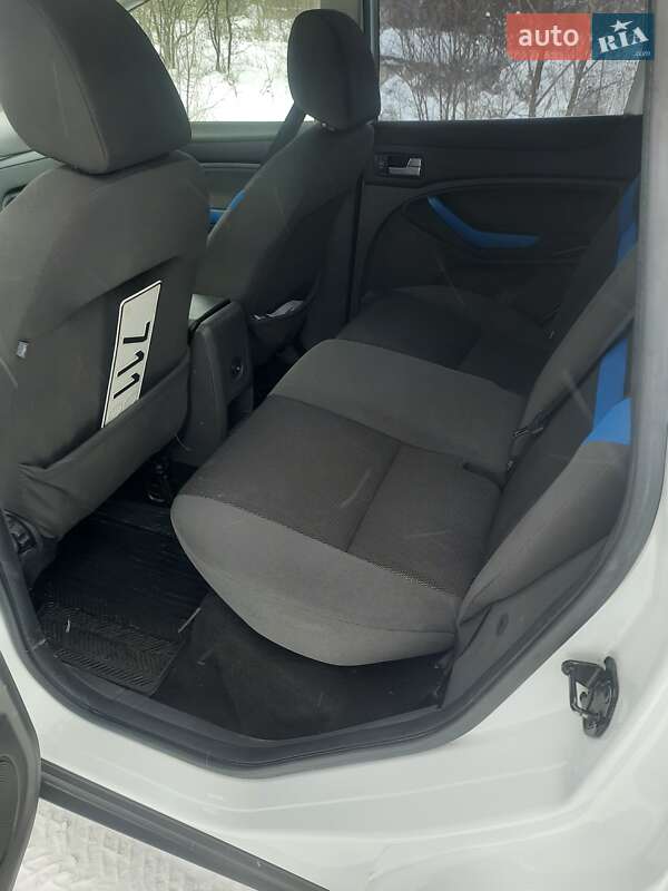 Внедорожник / Кроссовер Ford Kuga 2009 в Борщеве фото 14 Внедорожник / Кроссовер Ford Kuga 2009 в Борщеве