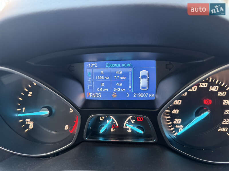 Позашляховик / Кросовер Ford Kuga 2014 в Києві