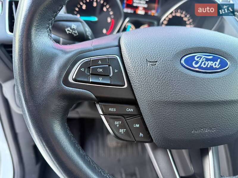 Позашляховик / Кросовер Ford Kuga 2019 в Києві