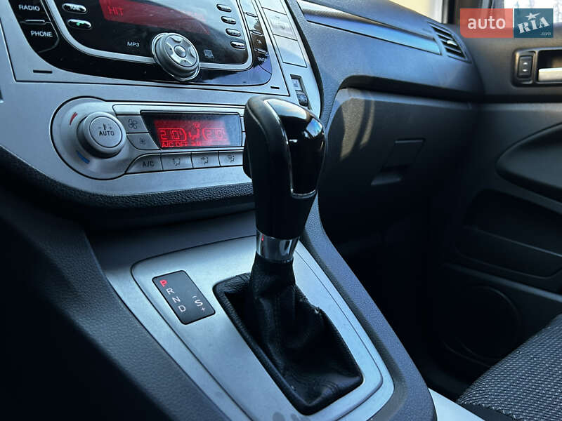 Внедорожник / Кроссовер Ford Kuga 2011 в Николаеве