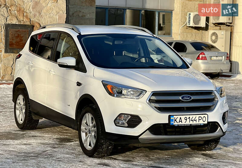 Позашляховик / Кросовер Ford Kuga 2016 в Києві