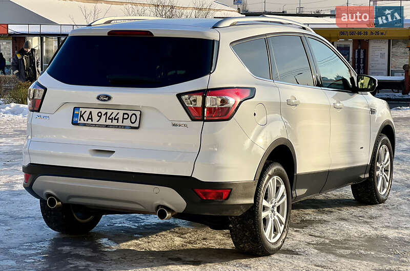 Позашляховик / Кросовер Ford Kuga 2016 в Києві